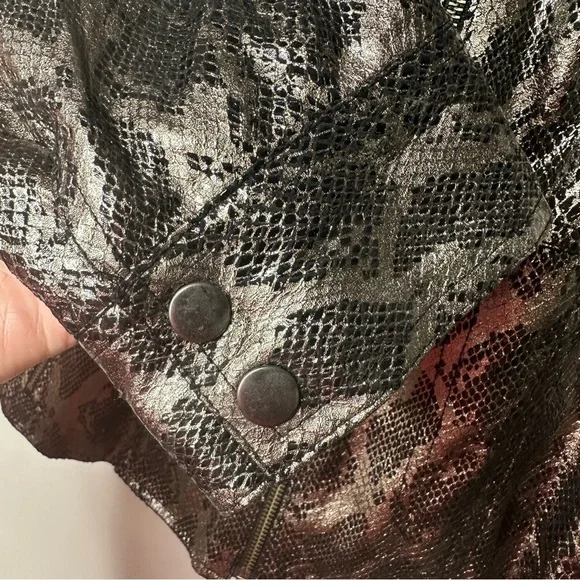 Chico’s NWT Metallic Python Print Samaira Zip Up Jacket Size 2 Large - Picture 6 of 8